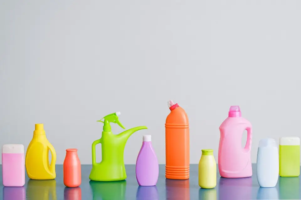 Kit de limpieza para tu primer piso: qué comprar