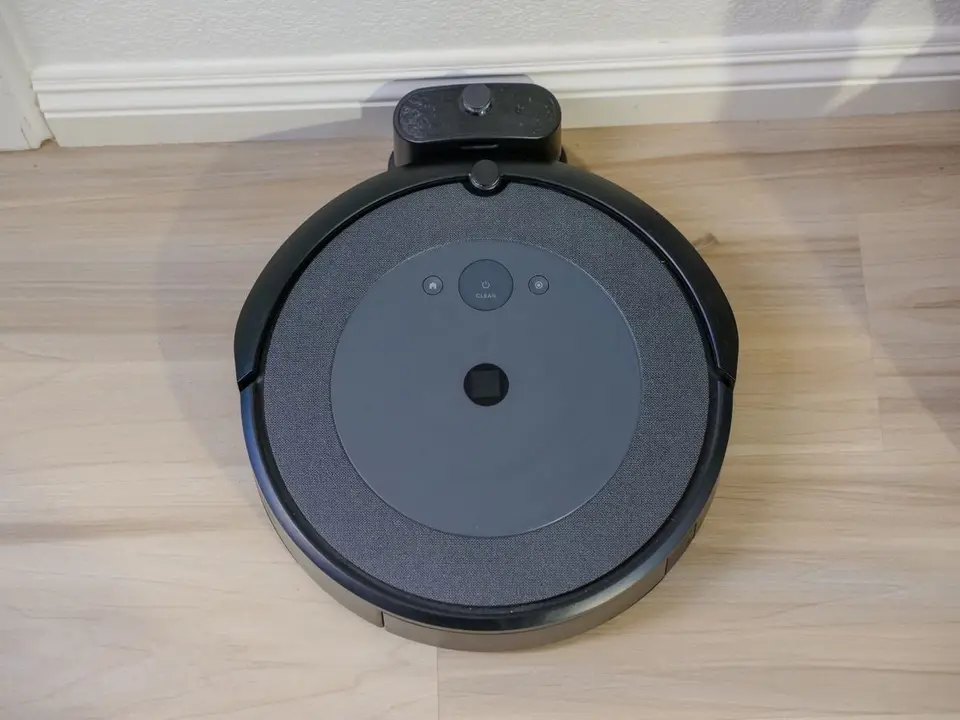 Robot aspirador con base de autovaciado: ¿merece la pena?